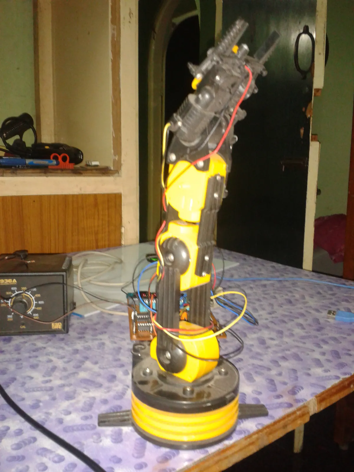 Robotic Arm — 8051 Manipulator photo 2